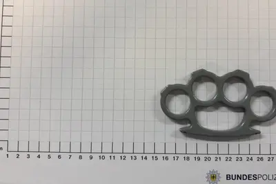 Jugendlicher mit Schlagring: Bundespolizei überführt Waffensünder in Gelsenkirchen!