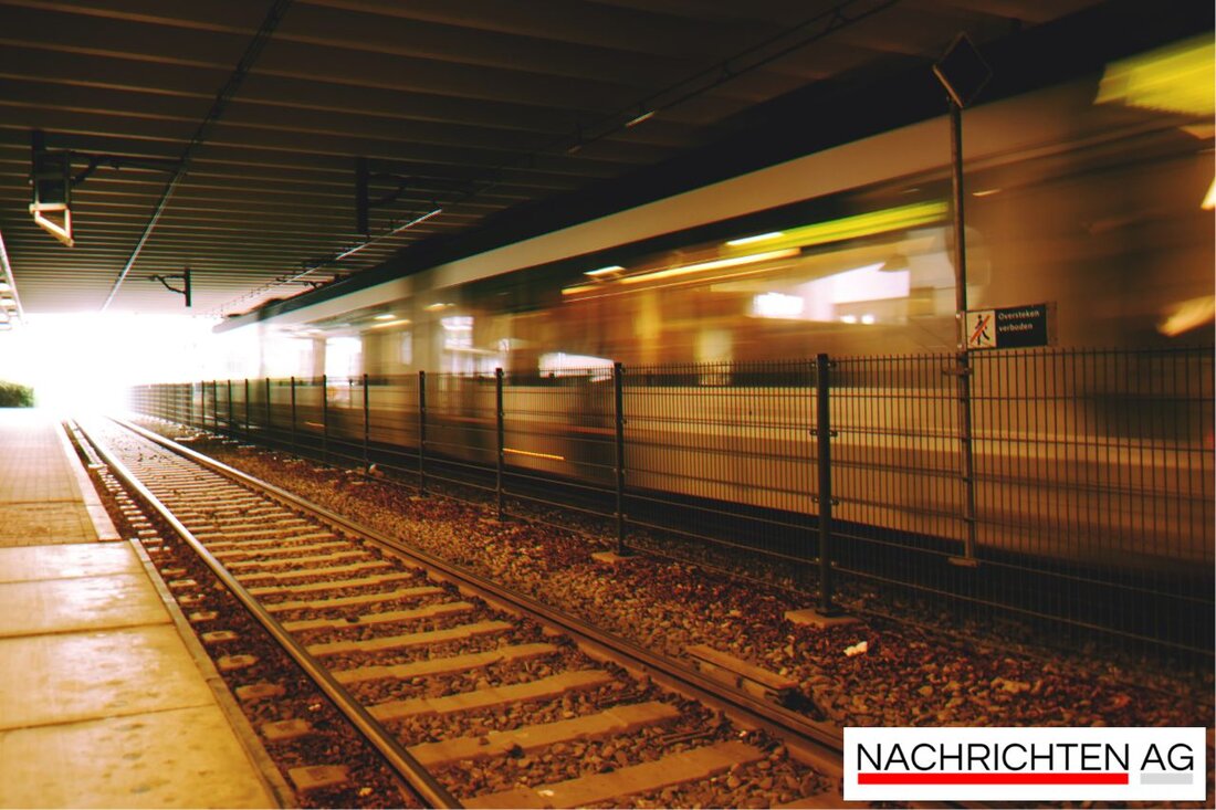 Sechs Jugendliche berauben am Bahnhof Leverkusen-Rheindorf einen 61-Jährigen. Polizei sucht Zeugen, insbesondere einen Volvo-Fahrer.
