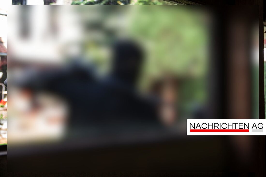 Unbekannte brachen in Jena ein und verletzten sich leicht. Die Polizei sichert Spuren und ermittelt.