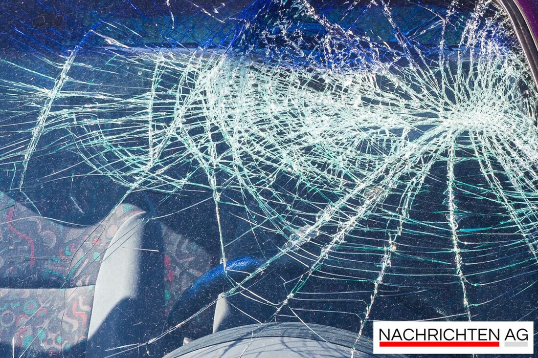 Ein tragischer Verkehrsunfall auf der K52 zwischen Gräfinau-Angstedt und Wümbach forderte das Leben eines 18-Jährigen und brachte mehrere Verletzte.