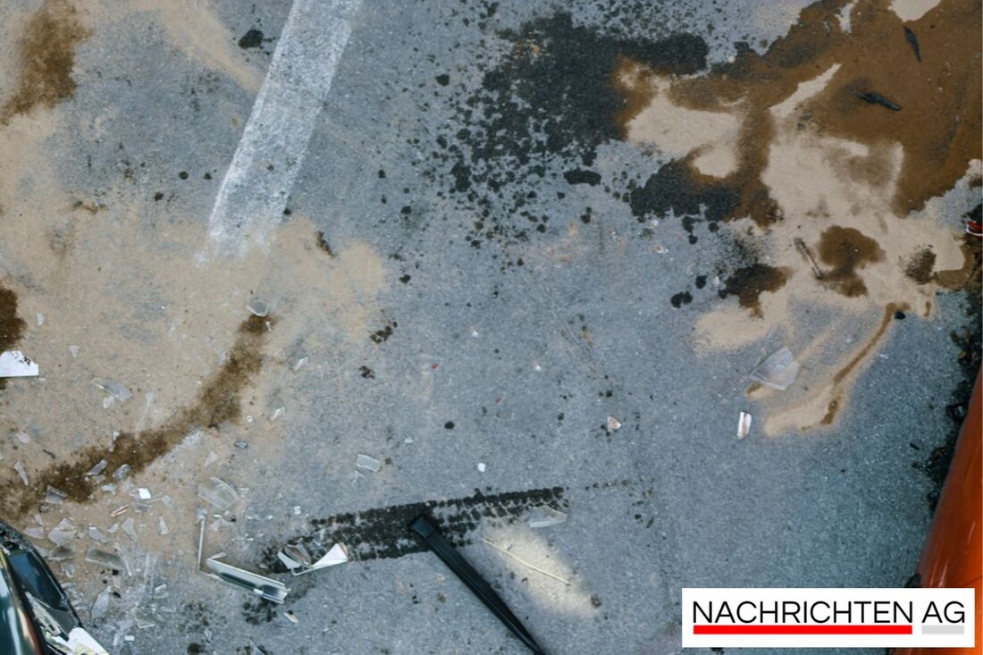 Schwerer Unfall in Twistringen: Sechs Verletzte, darunter zwei lebensgefährlich, nach Kollision auf Kreuzung. Rettungskräfte im Einsatz.
