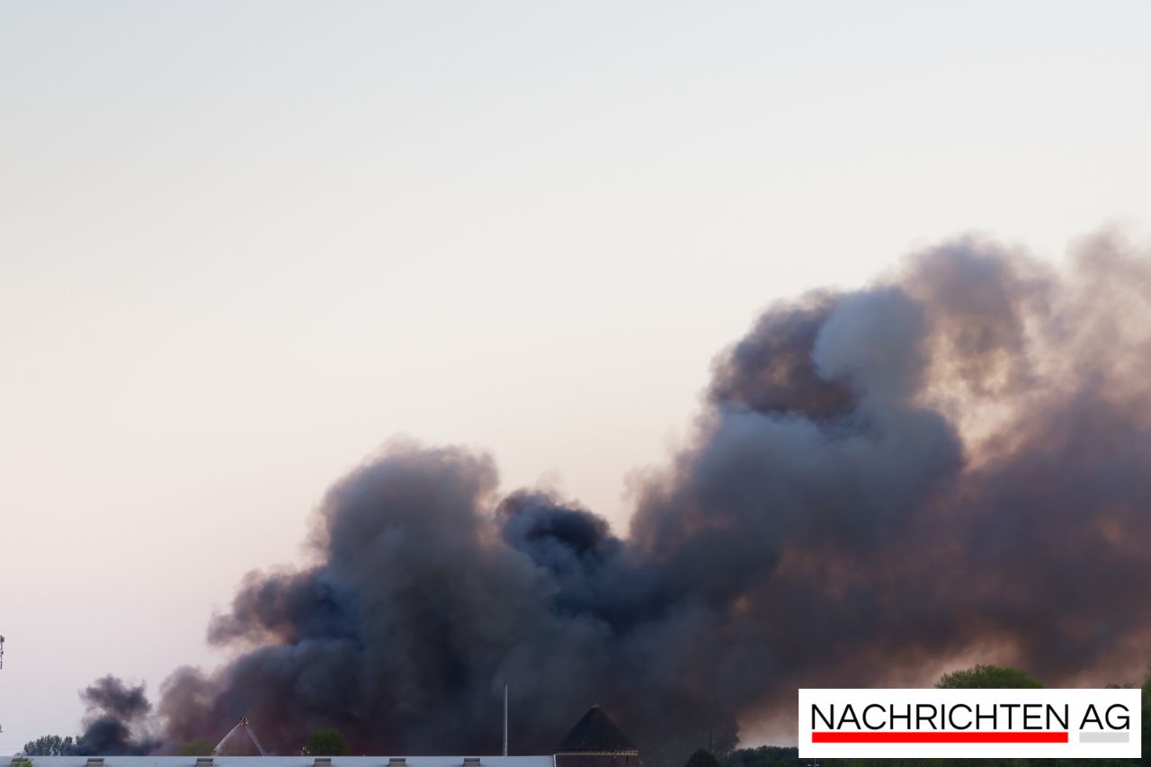 Sprinter in Friesoythe: Großbrand auf Betriebsgelände gelöscht!