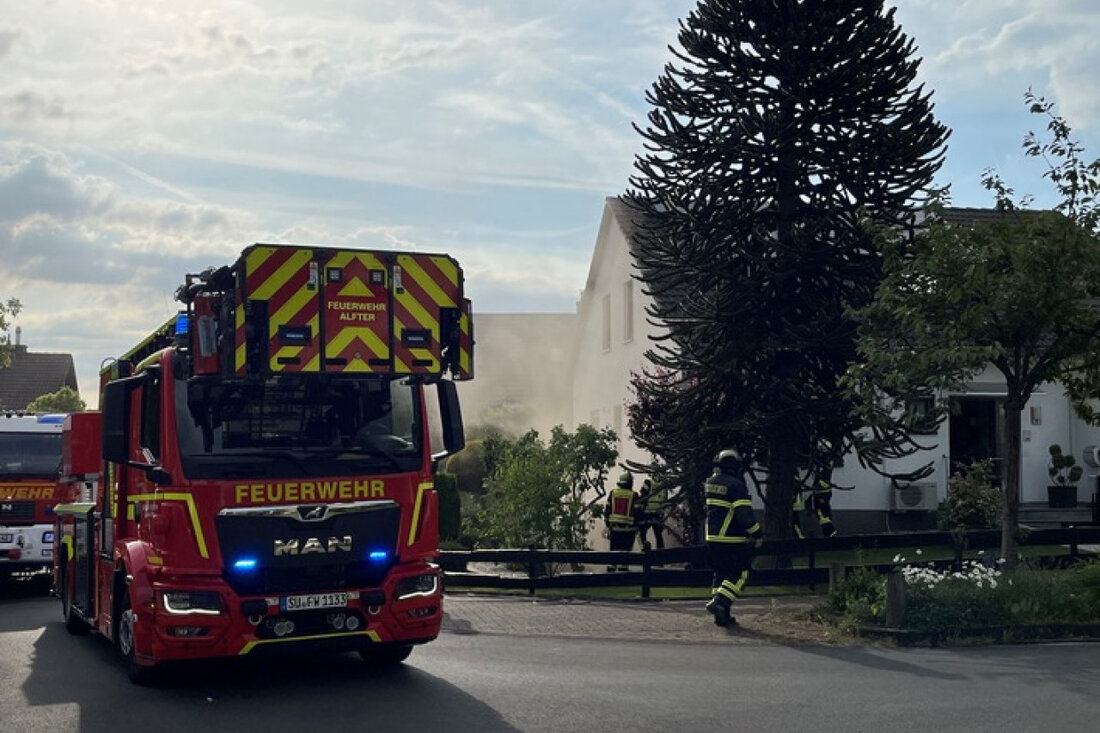 Bei einem Kellerbrand in Alfter-Witterschlick wurde eine Person verletzt. Freiwillige Feuerwehr verhinderte durch schnellen Einsatz Schlimmeres.