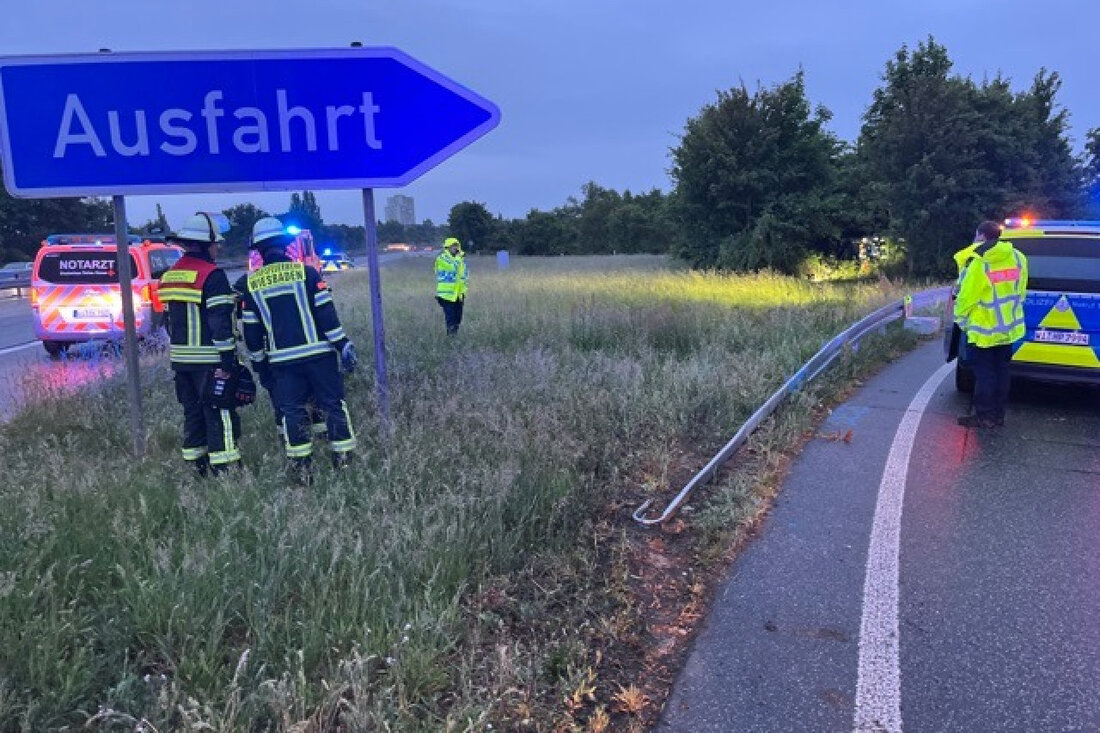 Ein 27-Jähriger überschlug sich mit seinem Hyundai auf der A 671 bei Hochheim. Er erlitt leichte Verletzungen, während der Unfall schweres Bergungsaufkommen erforderte.