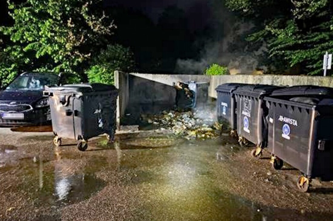 In Monheim am Rhein wurden am 25. Mai 2025 Müllcontainer in Brand gesetzt. Polizei ermittelt wegen möglicher Brandstiftung. Hinweise erbeten.