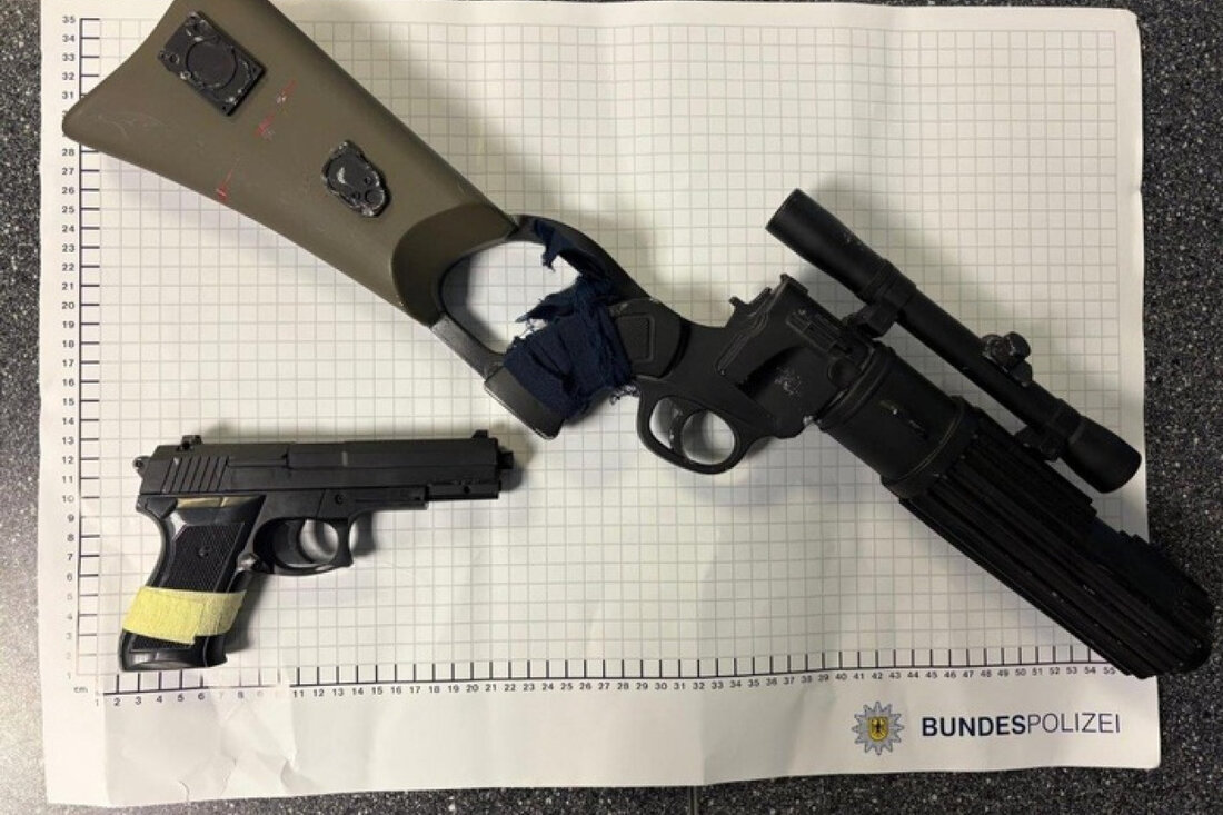 Bundespolizei beschlagnahmt Anscheinswaffen von 19-Jährigem im Bochumer Hauptbahnhof; Ordnungswidrigkeitenverfahren eingeleitet.