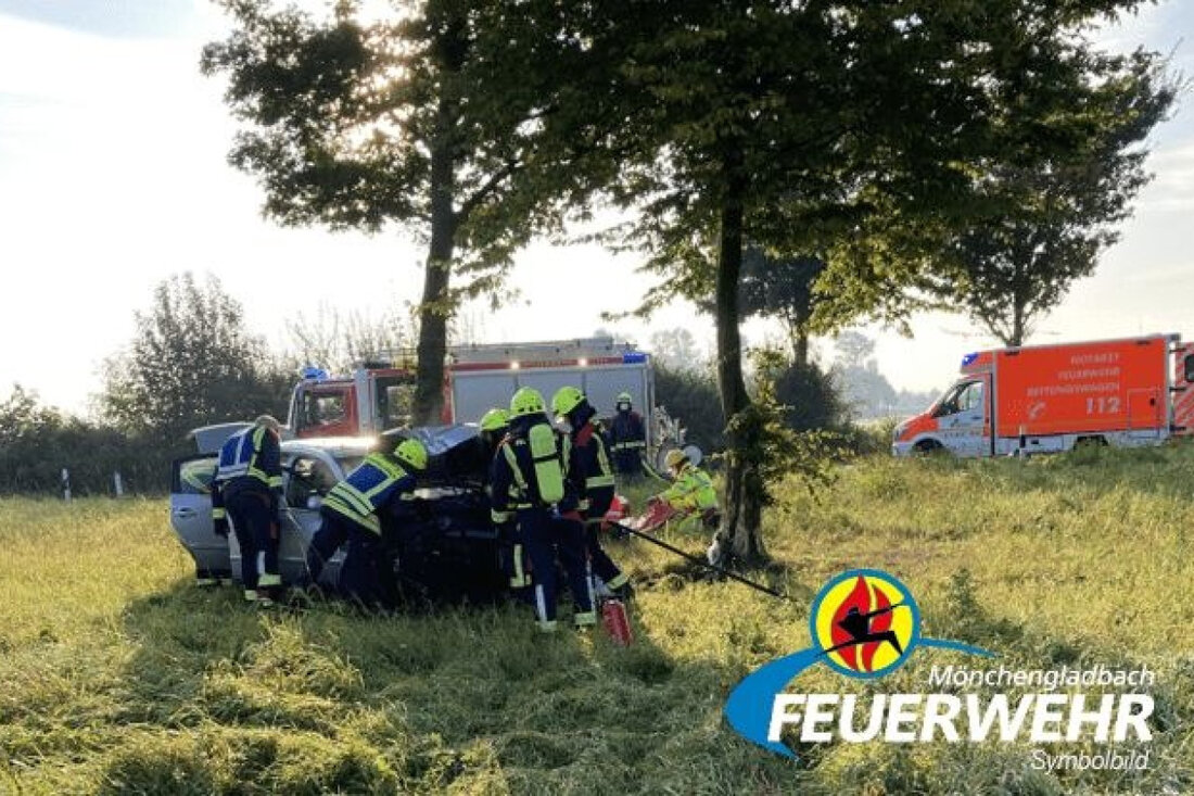 Am Sonntag kam es zur Überschlagung eines PKW an der Erkelenzer Straße in Mönchengladbach. Glücklicherweise konnten beide Insassen selbstständig das Fahrzeug verlassen.