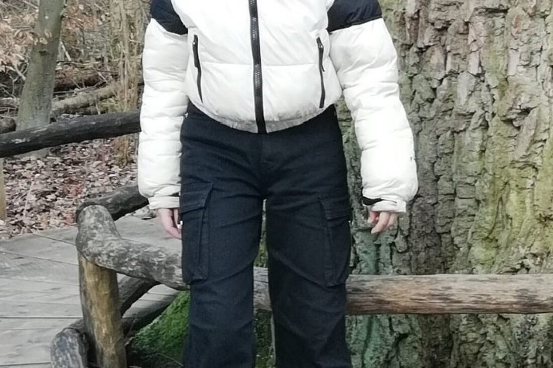 Die Landespolizei Erfurt sucht nach der 13-jährigen Emely Sophie Sandor, vermisst seit dem 24. Mai 2025. Hinweise erbeten.