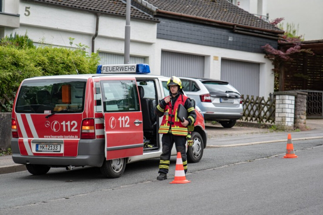 Löschzug Süd der Feuerwehr Iserlohn und DRK übten einen Ernstfall in Lössel, retteten Vermisste aus einem Kindergartenfeuer.