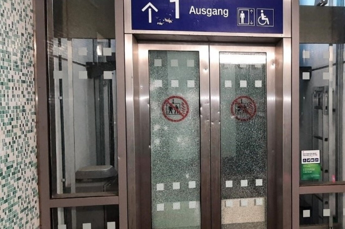 Im Bahnhof Hungen wurde ein Fahrstuhl beschädigt. Zeugen werden gebeten, Hinweise an die Bundespolizei zu geben.