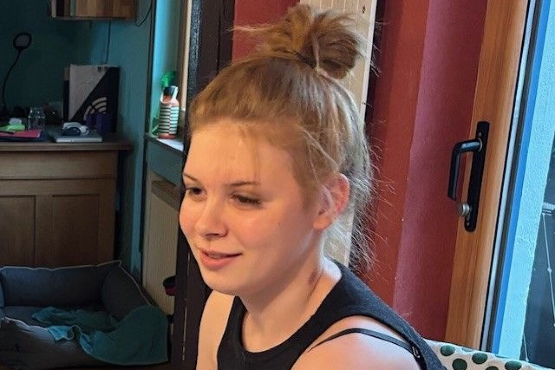 Leah Schönfeld, 15 Jahre alt aus Aßlar, wird vermisst. Ihr Aussehen hat sich verändert. Hinweise an die Polizei Wetzlar erbeten.