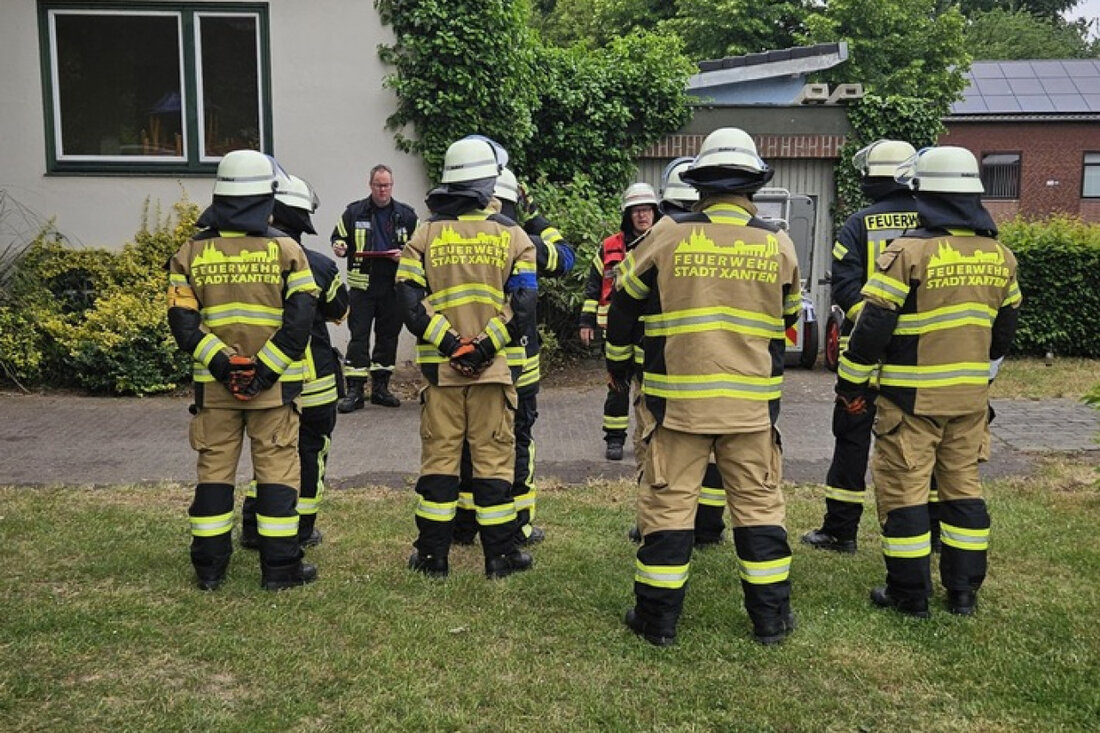 Freiwillige Feuerwehren aus Sonsbeck, Xanten und Alpen schließen Grundlehrgang erfolgreich ab. 15 neue Mitglieder starten in den Dienst.