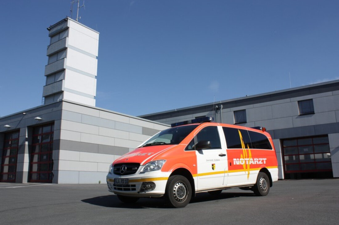 Feuerwehr Gladbeck wurde zu einem Wohnungsbrand alarmiert; ein 11-Jähriger verletzte sich schwer bei Sturz von Garage.