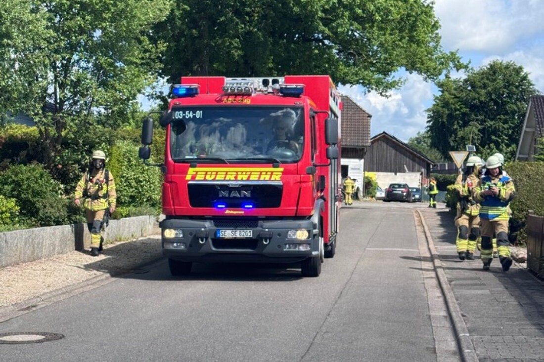 In Hasenkrug wurde ein verdächtiger Gegenstand mit möglicher Radioaktivität entdeckt. Feuerwehren und ABC-Zug im Einsatz.