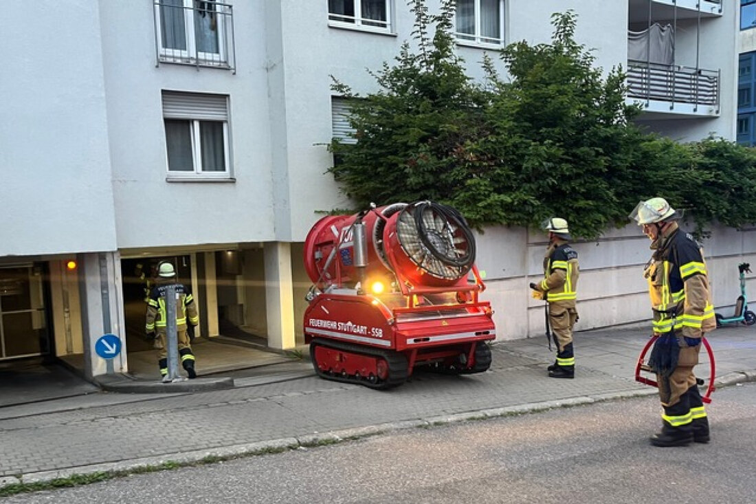 In Stuttgart-Nord kam es am 29.05.2025 zu einem Kleinbrand in einer Tiefgarage, der starke Rauchentwicklung verursachte. Feuerwehr löschte rasch.