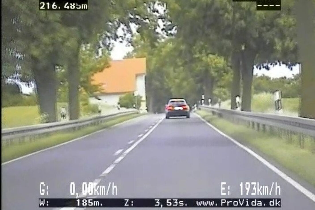 Die Polizei Neubrandenburg hat einen Raser auf der B197 gestoppt, der mit 193 km/h und einem Kind im Auto unterwegs war.