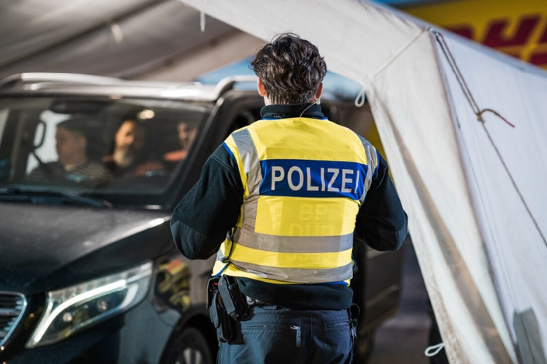 Bundespolizei München sichert Drogen und Medikamente bei Grenzkontrollen und leitet Anzeigen an den Zoll weiter.