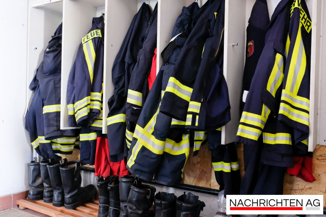 Am 30.05.2025 barg die Feuerwehr Hehlen einen Silageballen in der Weser, um die Wasserverkehrssicherheit zu gewährleisten.