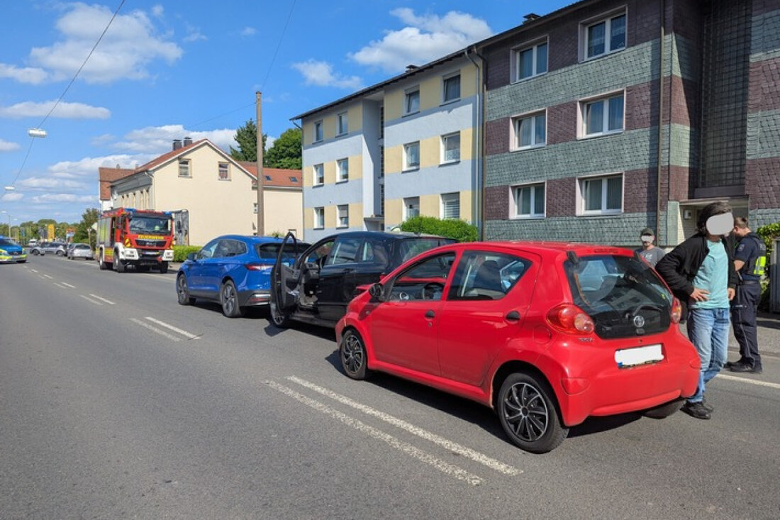 Am Freitag alarmierte ein lauter Knall in Gevelsberg die Feuerwehr. Weitere Einsätze betrafen Verkehrsunfälle und Rauchmeldung.