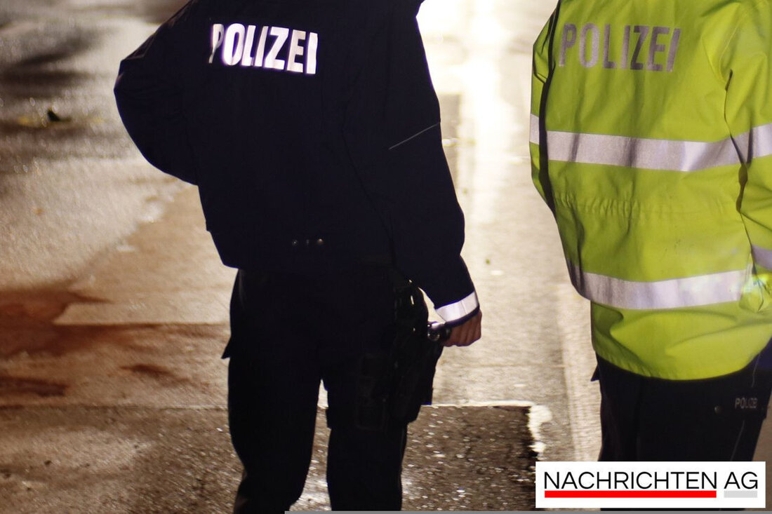 Ein schwerer Unfall in Schlier verletzt fünf Menschen, als ein VW Touareg gegen ein Gasthaus prallt. Fahrer alkoholisiert.