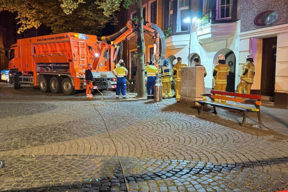 Freiwillige Feuerwehr Tönisvorst reagiert auf Gasgeruch und Hilferufe: Zwei nächtliche Einsätze in St. Tönis und Vorst.
