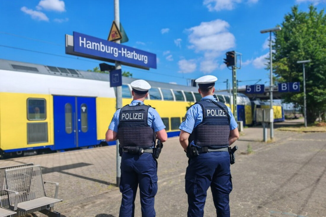 Am 31.05.2025 wurde ein 72-jähriger Mann am Bahnhof Hamburg-Harburg vorläufig festgenommen, nachdem er Fahrgäste bedrohte und Bundespolizisten angriff.