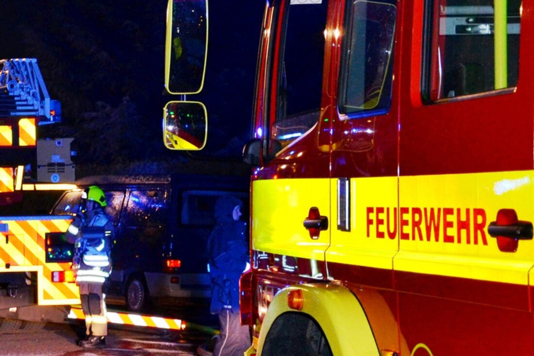 In Hilden wurde ein Altkleidercontainer in der Nacht zum 1. Juni 2025 angezündet. Die Polizei ermittelt und sucht Zeugen.