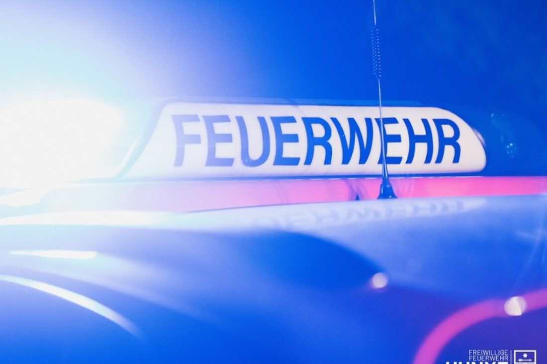 Freiwillige Feuerwehr Hünxe alarmiert zu Zimmerbrand in Bruckhausen. Anwohner meldeten Rauchmelder. Kein Personenschaden.