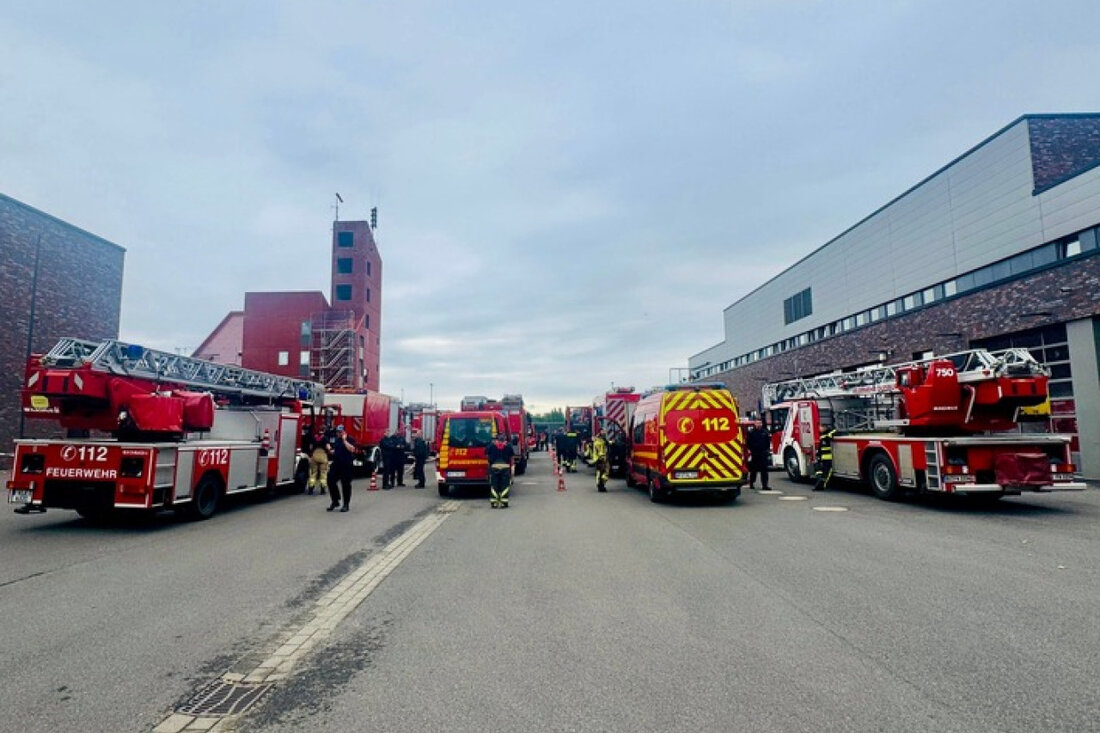 Die Freiwillige Feuerwehr Hünxe unterstützte Krefeld nach einem starken Unwetter, um zahlreiche Einsatzstellen zu bewältigen.