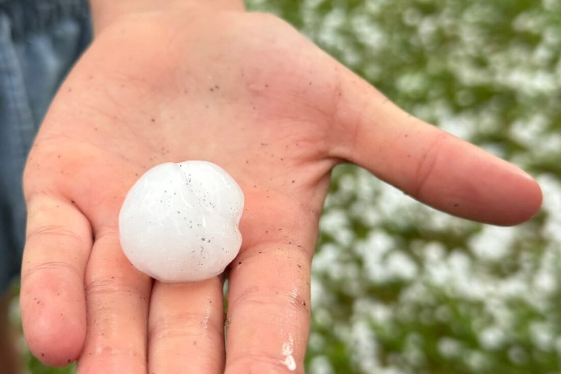 Schweres Hagelunwetter lähmt Bad Säckingen: Feuerwehr über Stunden im Einsatz gegen Wasserschäden und vollgelaufene Keller.