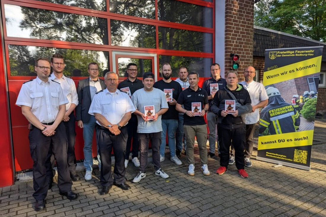 Die Freiwillige Feuerwehr Bedburg-Hau begrüßt 14 neue Mitglieder nach erfolgreicher Werbeaktion, die den Personalstand erheblich stärkt.