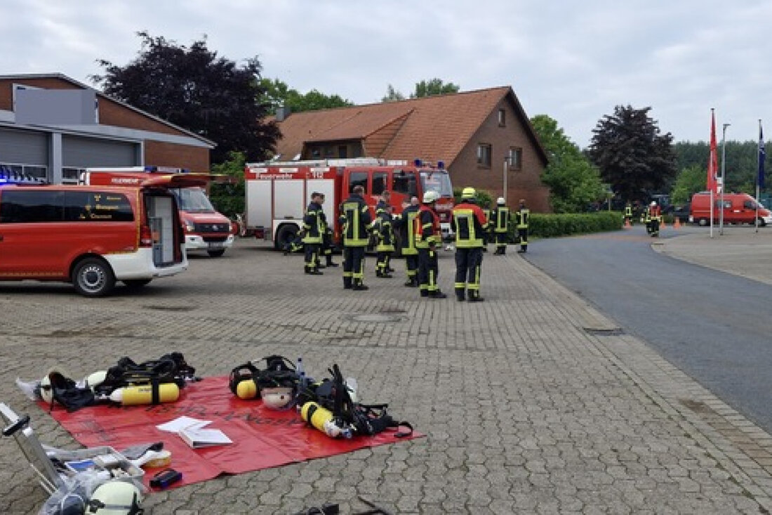 Ein auffälliger Gasgeruch in Kuhstedt alarmierte die Feuerwehr am 31. Mai. ABC-Erkunder führten umfassende Messungen durch.