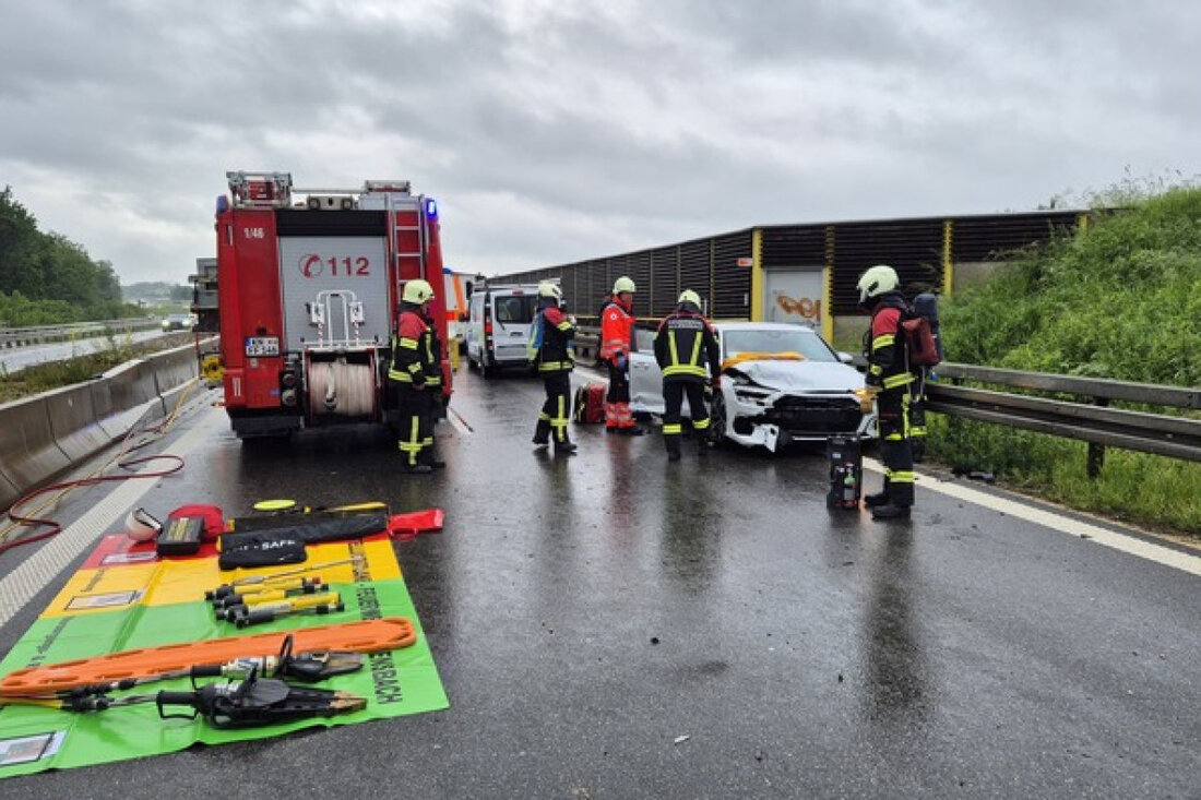 Feuerwehr Allensbach traf am 03.06.2025 um 07:16 Uhr ein, nach einem Verkehrsunfall auf der B33 mit zwei Fahrzeugen.