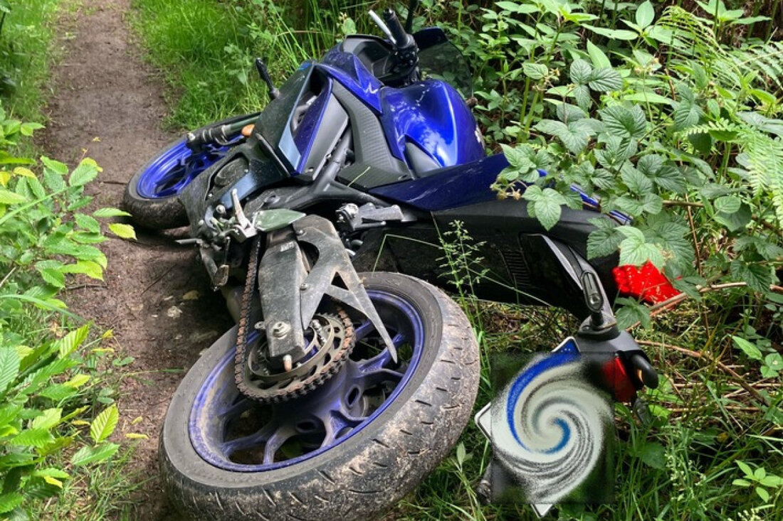 Ein Motorradfahrer flüchtet am 01.06. in Wermelskirchen vor der Polizei mit einem gestohlenen Motorrad, verletzt einen Beamten.