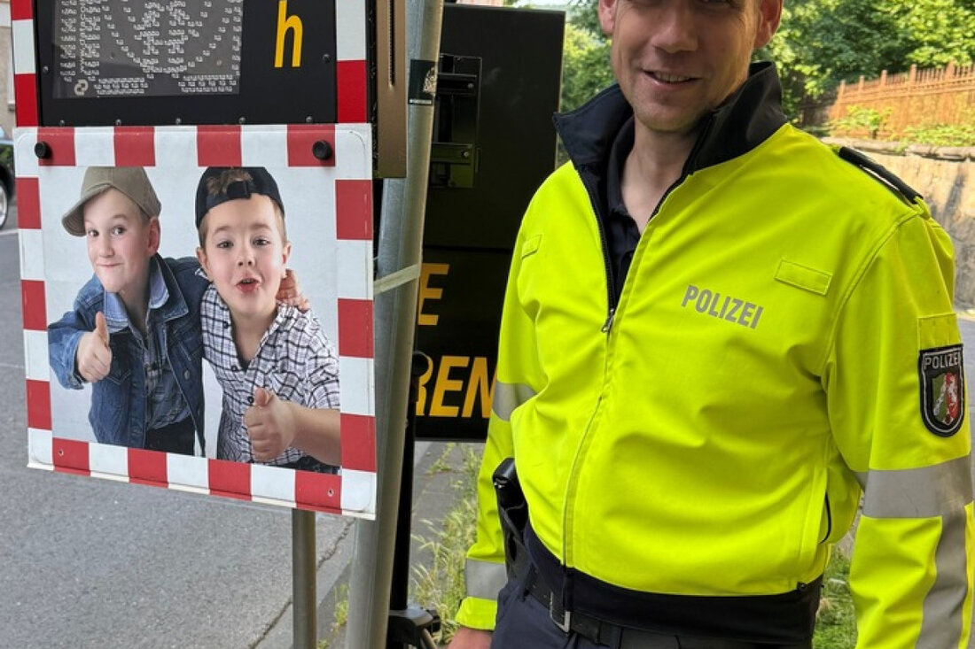Polizei Hagen trainiert Grundschüler in Altenhagen für mehr Sicherheit im Straßenverkehr im Rahmen der Kampagne "sicher.mobil.leben 2025".