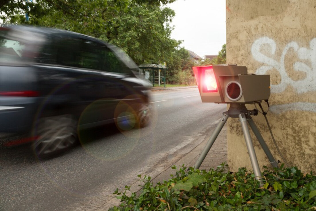 Die Polizei Mettmann kontrollierte am 3. Juni 2025 die Geschwindigkeit auf der Monheimer Straße. 137 Fahrzeuge waren zu schnell.