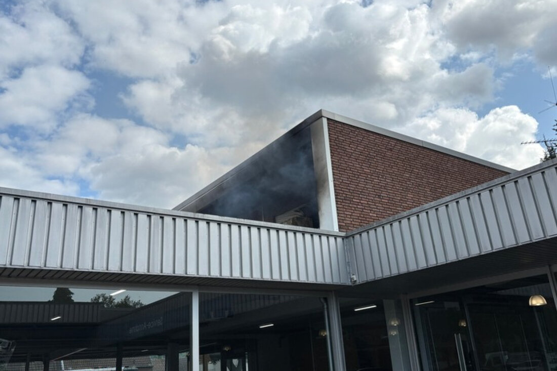 Am 03. Juni 2025 brach ein Wohnungsbrand in Gladbeck aus, jedoch gab es glücklicherweise keine Verletzten. Feuerwehr im Einsatz.