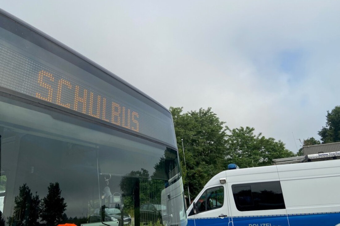 Zentrale Verkehrsdienste kontrolleren Schulbusse in Schifferstadt. Über 50% der Fahrzeuge wiesen sicherheitsrelevante Mängel auf.