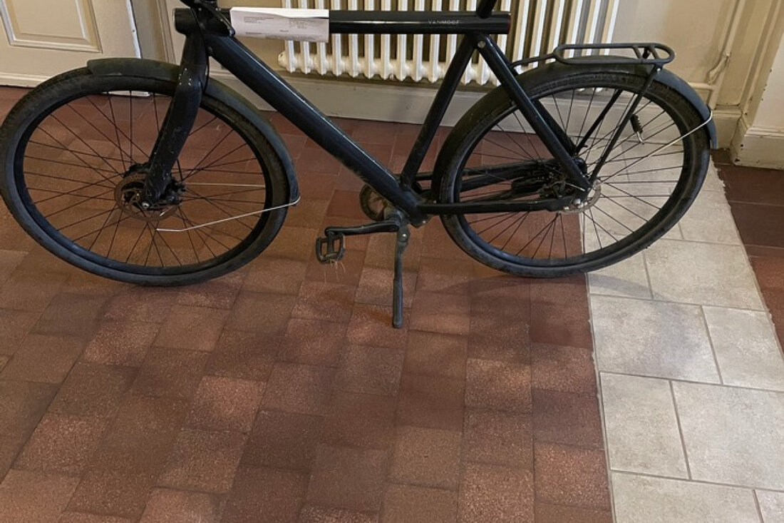 Die Polizei sucht den Eigentümer eines sichergestellten Vanmoof-Herrenfahrrads nach einem Einbruch in Bad Gandersheim.