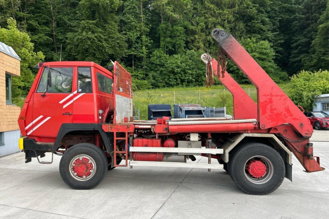 Ein kroatischer Fahrer wurde am Zoll Bietingen erwischt, berauscht und ohne Fahrerlaubnis einen LKW zu schmuggeln.