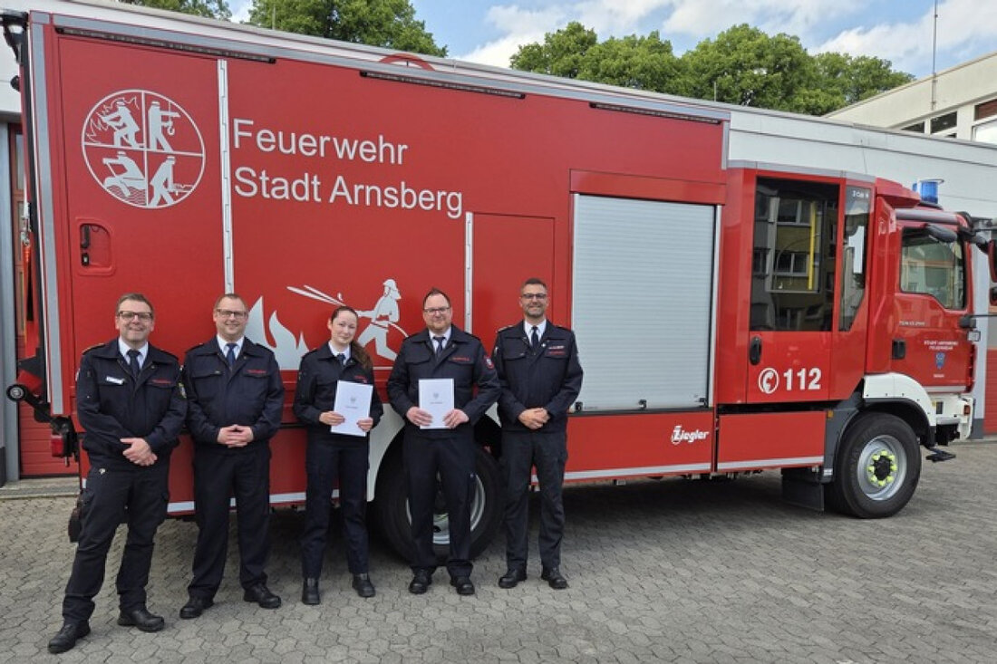 Die Kinderfeuerwehr Arnsberg hat eine neue Leitung: Sebastian Niggemann und Celina Reffelmann übernehmen Verantwortung für 150 Kinder.