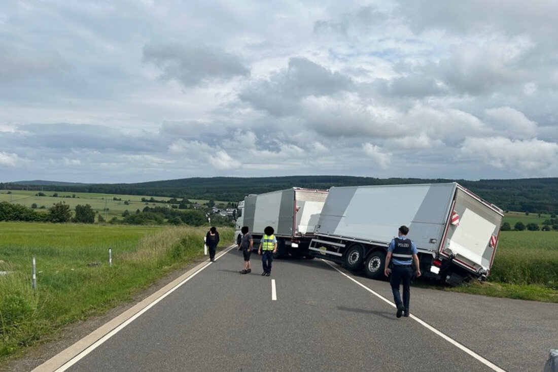 Ein Lkw-Unfall blockierte am 04.06.2025 die L159 bei Hinzerath für etwa 3 Stunden. Polizei und Bergungsdienste im Einsatz.