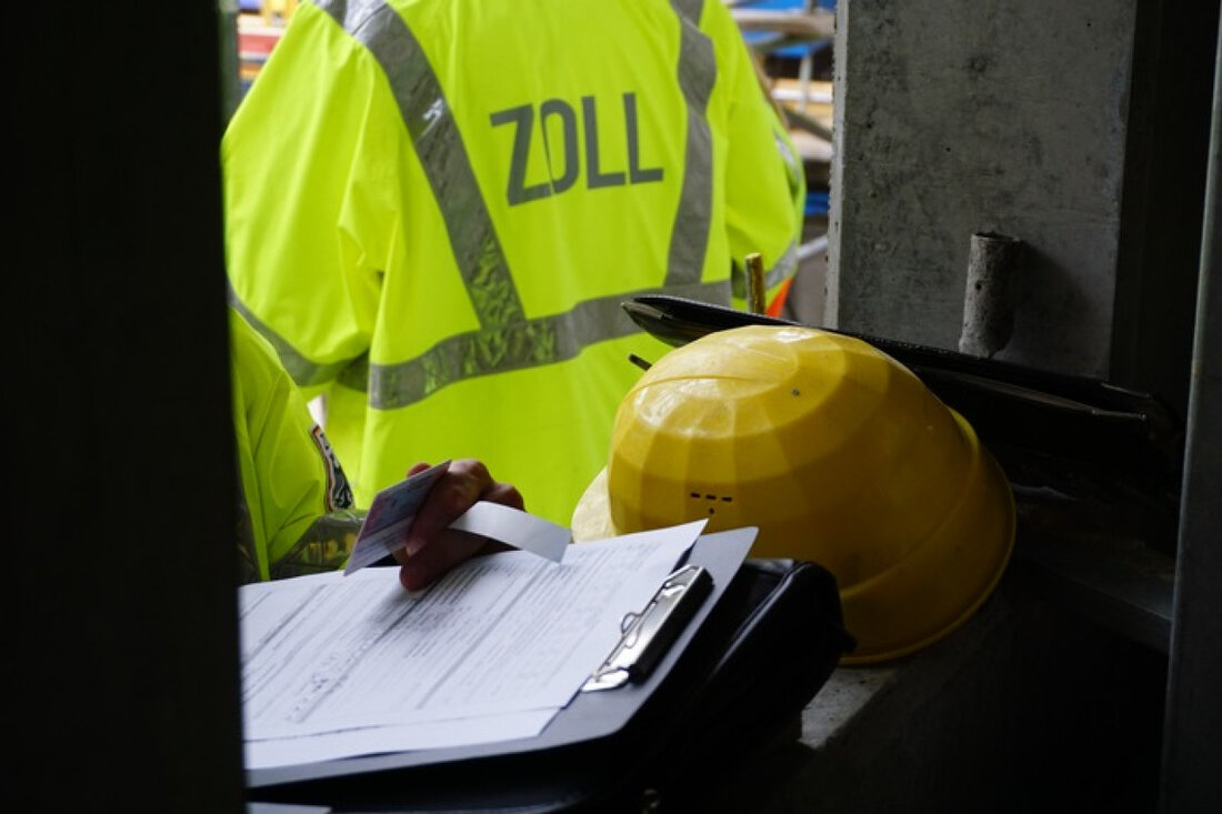 Das Hauptzollamt Heilbronn hat am 21. Mai eine Großbaustelle im Hohenlohekreis kontrolliert, um Sozialversicherungs- und Mindestlohnvorschriften zu prüfen.