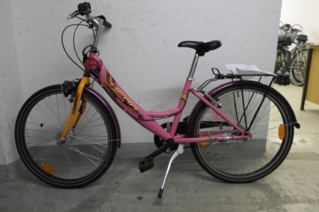 Die Polizei Nienburg sucht den Eigentümer eines rosa-lila Kinderfahrrads der Marke Dynamic, das am 19. Mai 2025 gefunden wurde.