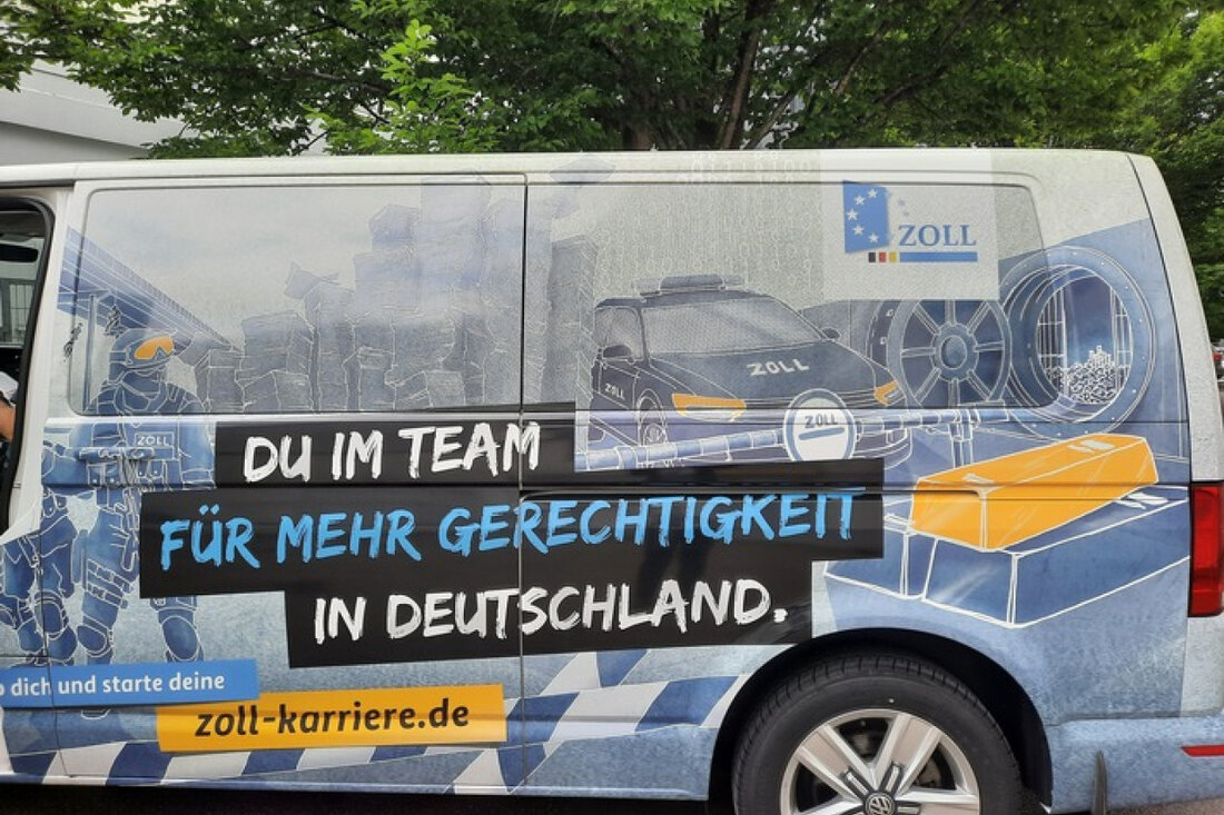 Erfahren Sie mehr über die Praktikumstage des Hauptzollamts Augsburg, die Einblicke in die vielfältigen Zollaufgaben bieten.
