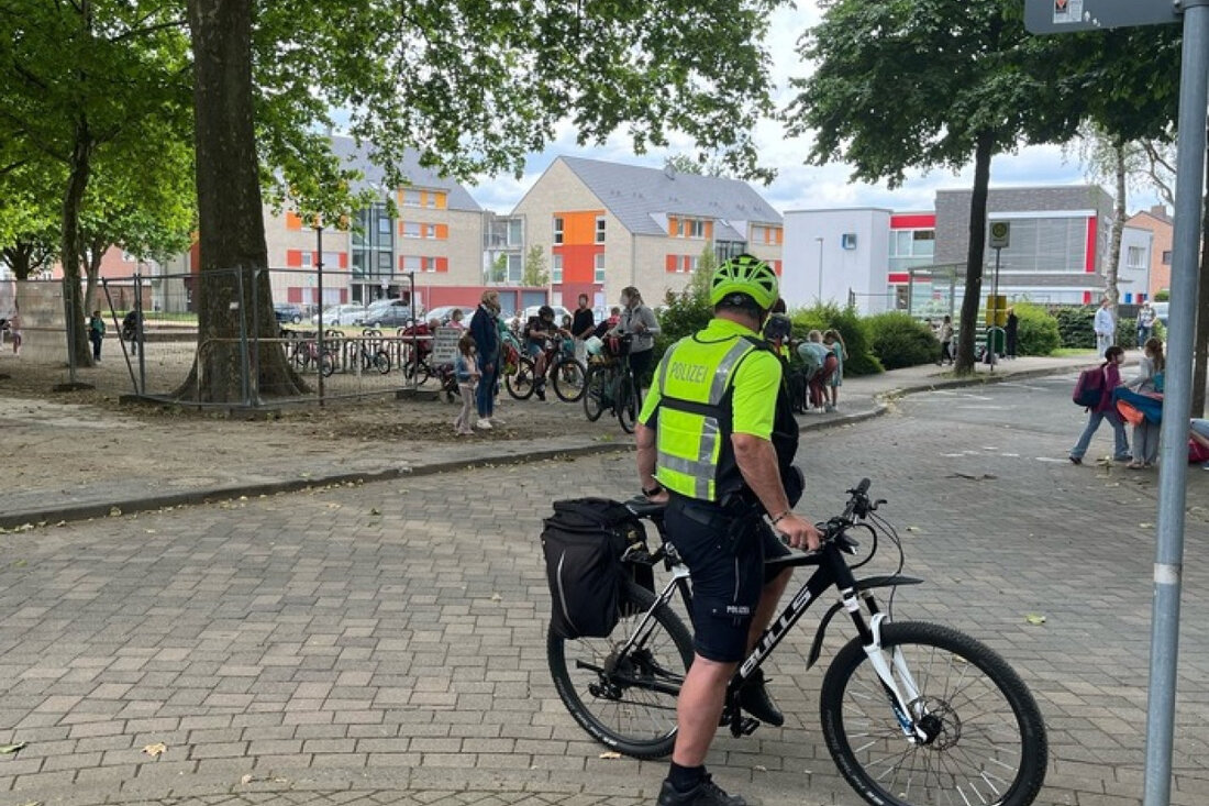 Am 3. Juni 2025 führte die Polizei im Kreis Kleve die Aktion "sicher.mobil.leben" durch, um Kinder im Straßenverkehr zu schützen.
