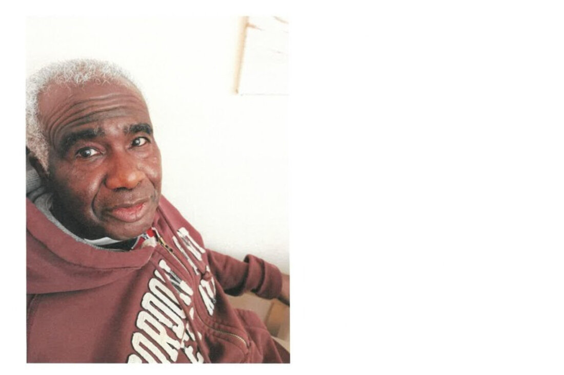 Polizei sucht nach dem 73-jährigen Kwame Adu B. aus Hannover-Sahlkamp, der aufgrund von Demenz vermisst wird. Hinweise erbeten!