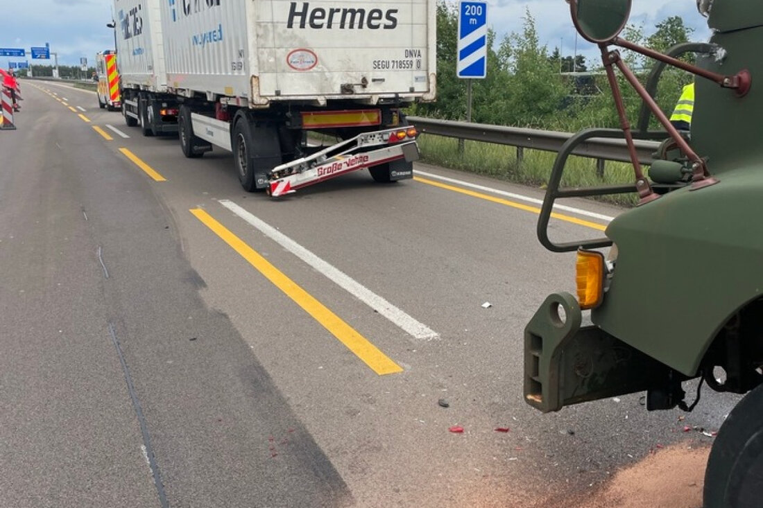 Am 05.06.2025 ereignete sich auf der A6 bei Kaiserslautern ein Auffahrunfall zwischen einem Lastkraftwagen und einem Militärfahrzeug.