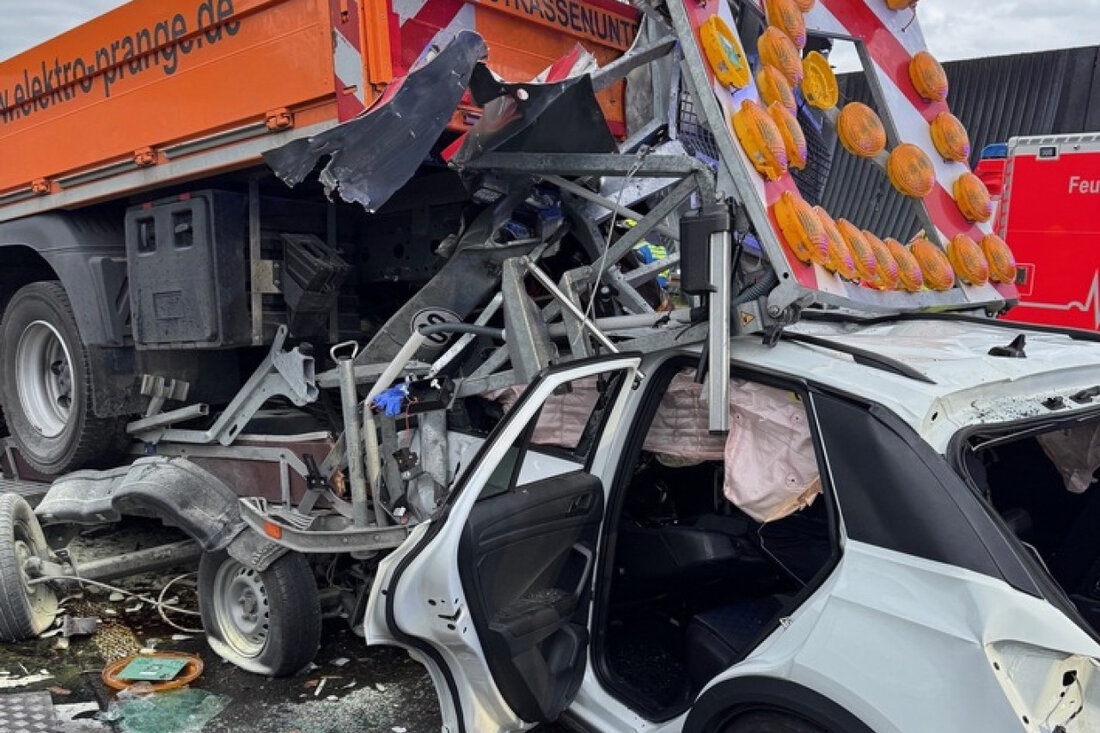 Am 5. Juni kam es auf der A2 bei Gelsenkirchen zu einem schweren Verkehrsunfall. Ein Pkw kollidierte mit einem Verkehrssicherungsanhänger. Der Fahrer wurde schwer verletzt und ins Krankenhaus transportiert. 40 Feuerwehrkräfte waren im Einsatz.