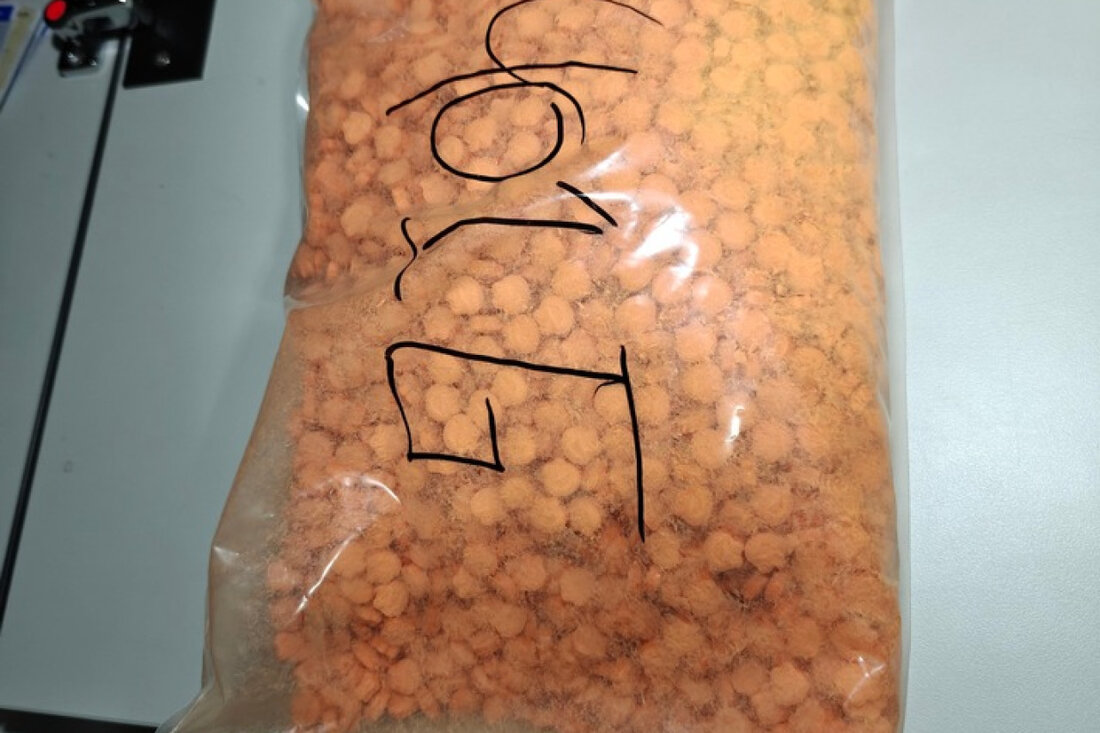 Bielefelder Zoll sichert 2 kg Ecstasy. Drogenschmuggler im Minibus bei Gütersloh kontrolliert und festgenommen. Details hier.